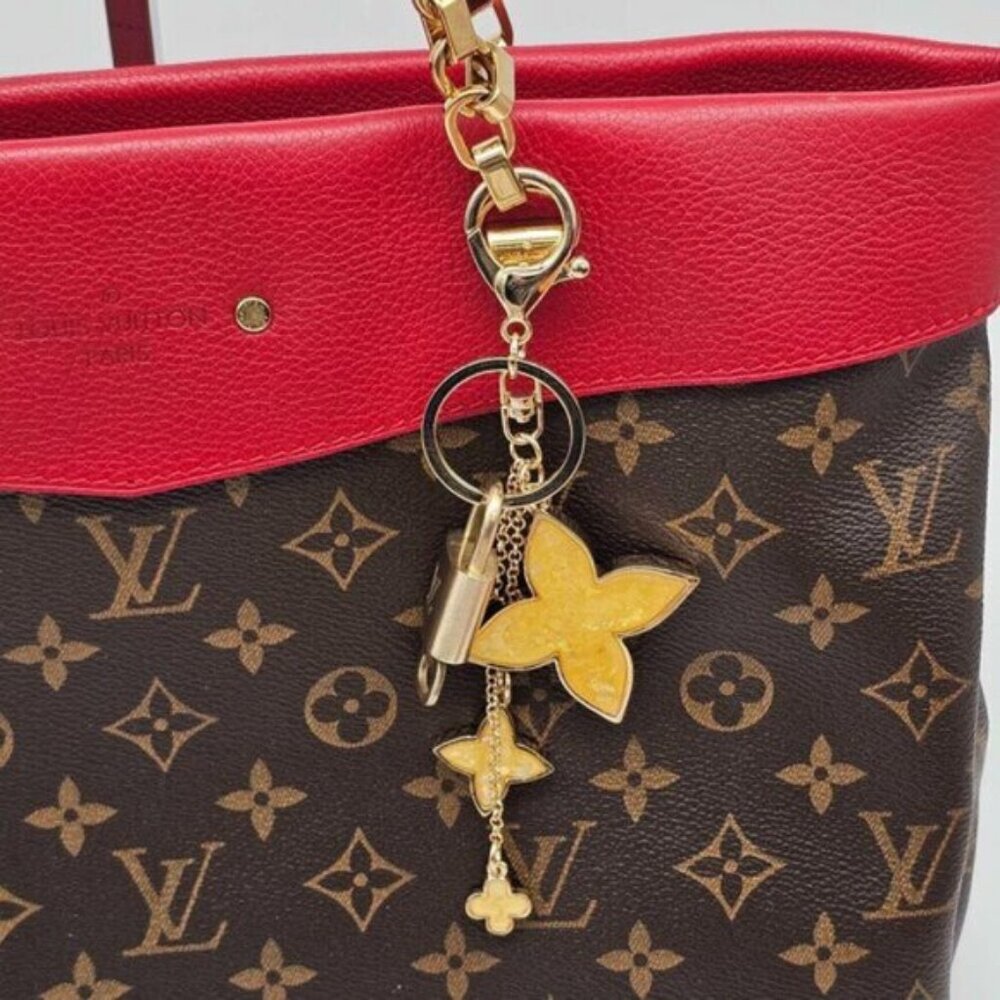 LV Authentic Gold Lock & Key 🔑 Luxury Bag Charm w/ Unbranded Flower Keychain - Picture 9 of 10